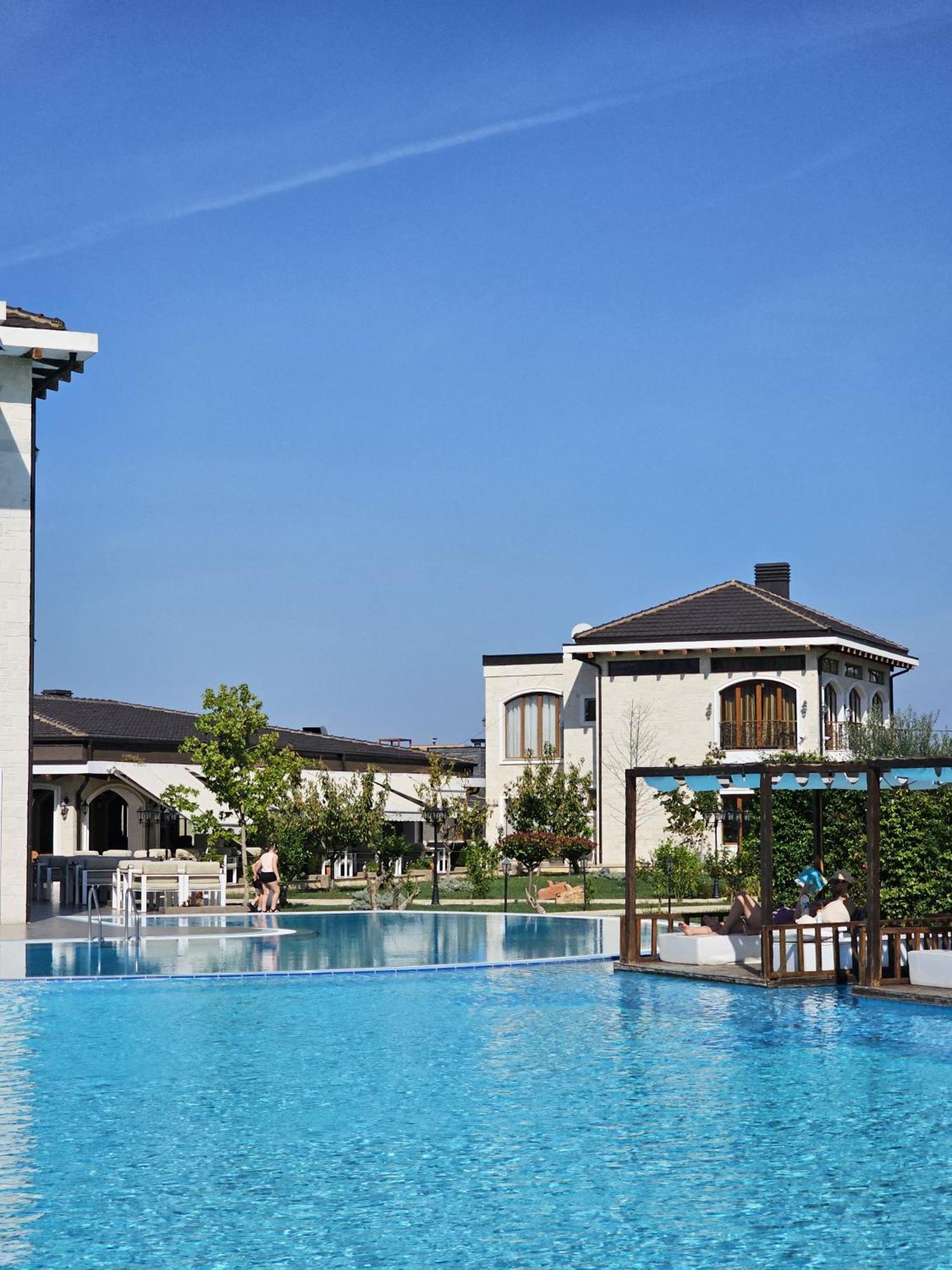 Vinea Resort Rrashbull Esterno foto